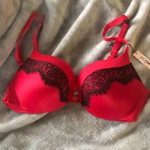 Victoria’s Secret 32B Push Up Bra BNWT